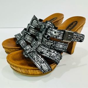 ULTRA RARE DR SCHOLL’S 3” SIZE 6 PLATFORM SANDALS BLACK WITH SILVER PATTERN